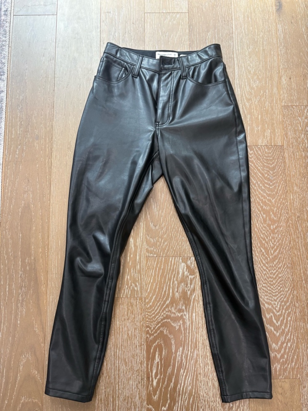 Abercrombie & Fitch Women’s “the skinny high rise” Vegan leather SZ 26